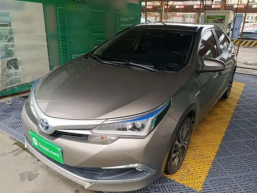 Toyota Corolla 2017 Facelift Hybrid 1.8L E-CVT Elite Edition фото 2