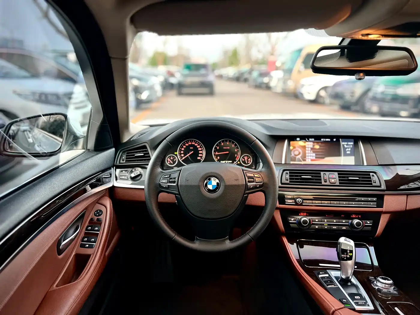 BMW 5 Series 2014 525Li Leading фото 11
