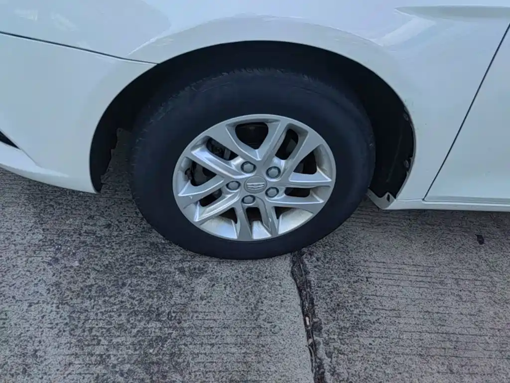 Фото 23 - Geely Emgrand