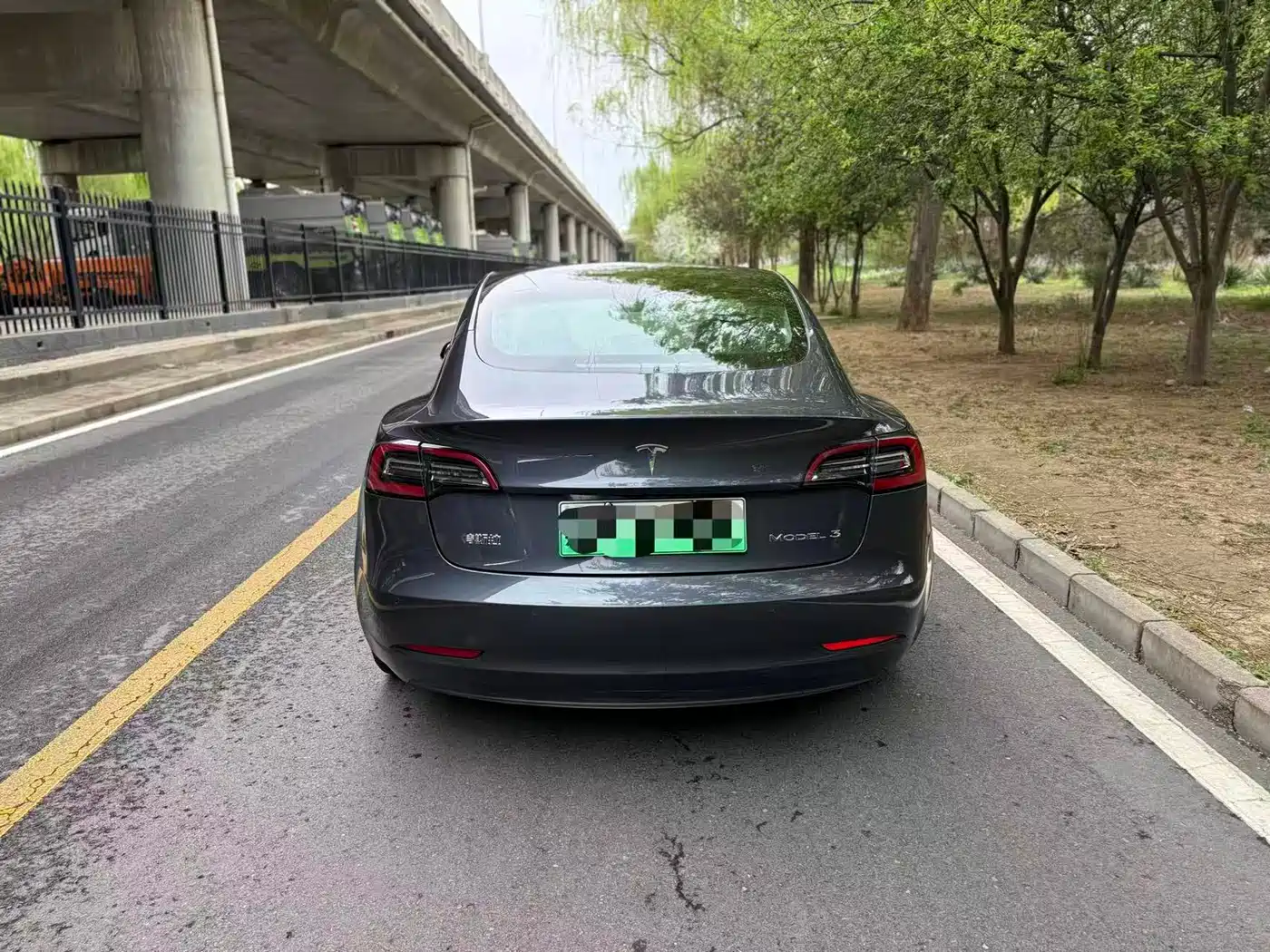 TESLA MODEL 3