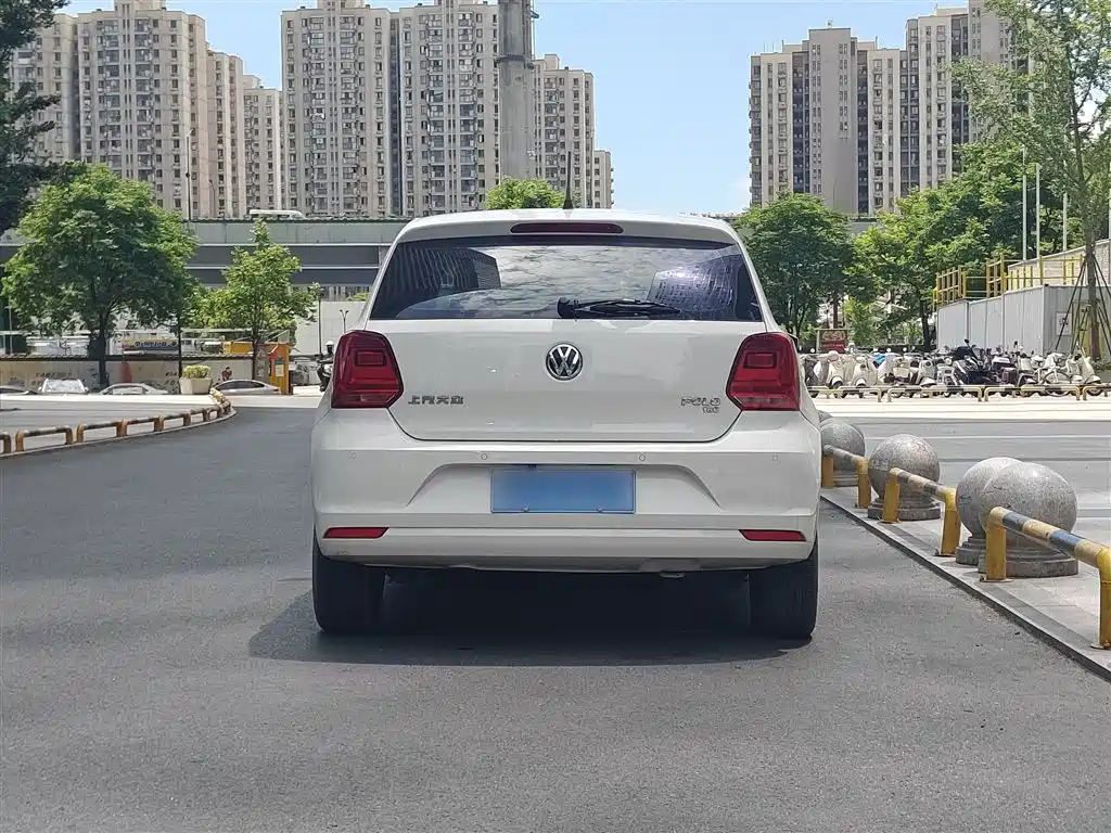 Volkswagen Polo 2016 1.6L Automatic Comfort фото 6