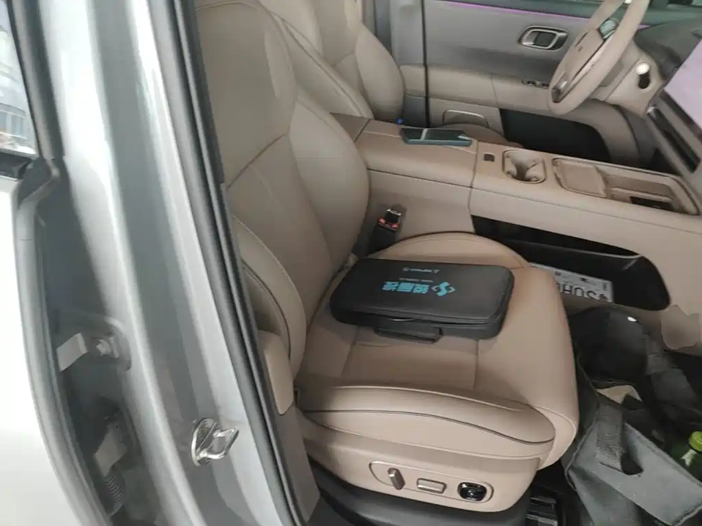 Li Auto i6 2025 2025 2WD Base Model