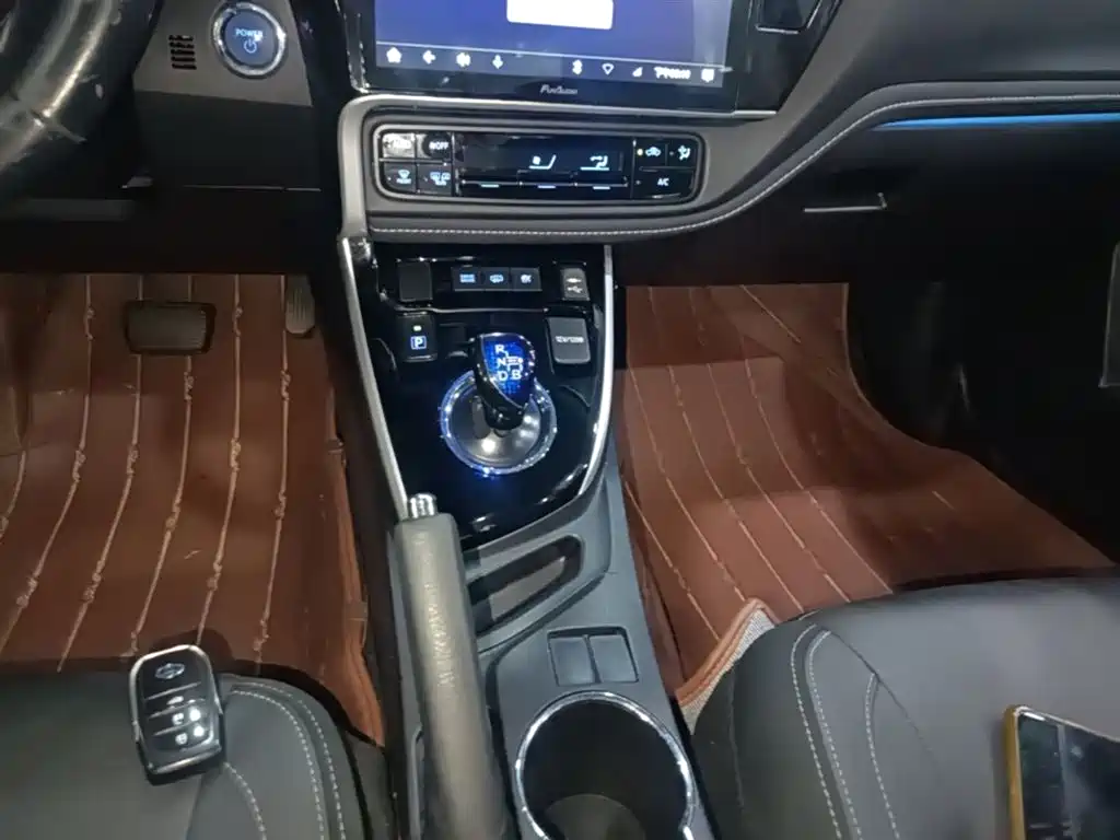 Toyota Corolla Twin Engine E+ 2019 1.8L E-CVT Luxury Edition фото 14