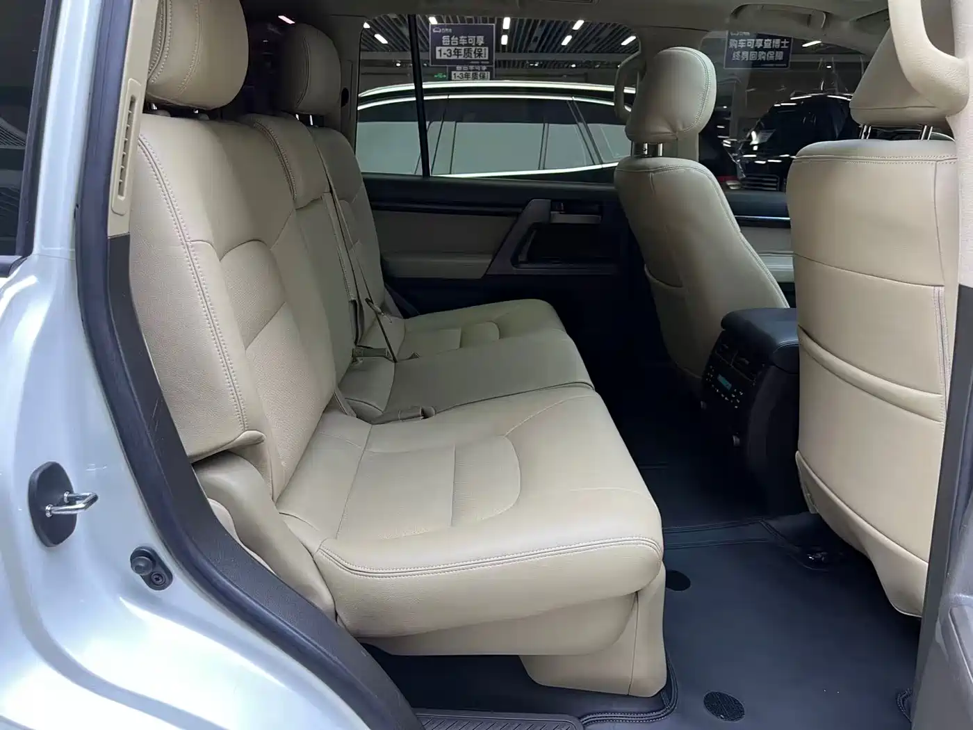 Toyota Land Cruiser 2010 Model 4.7L Automatic VX фото 7