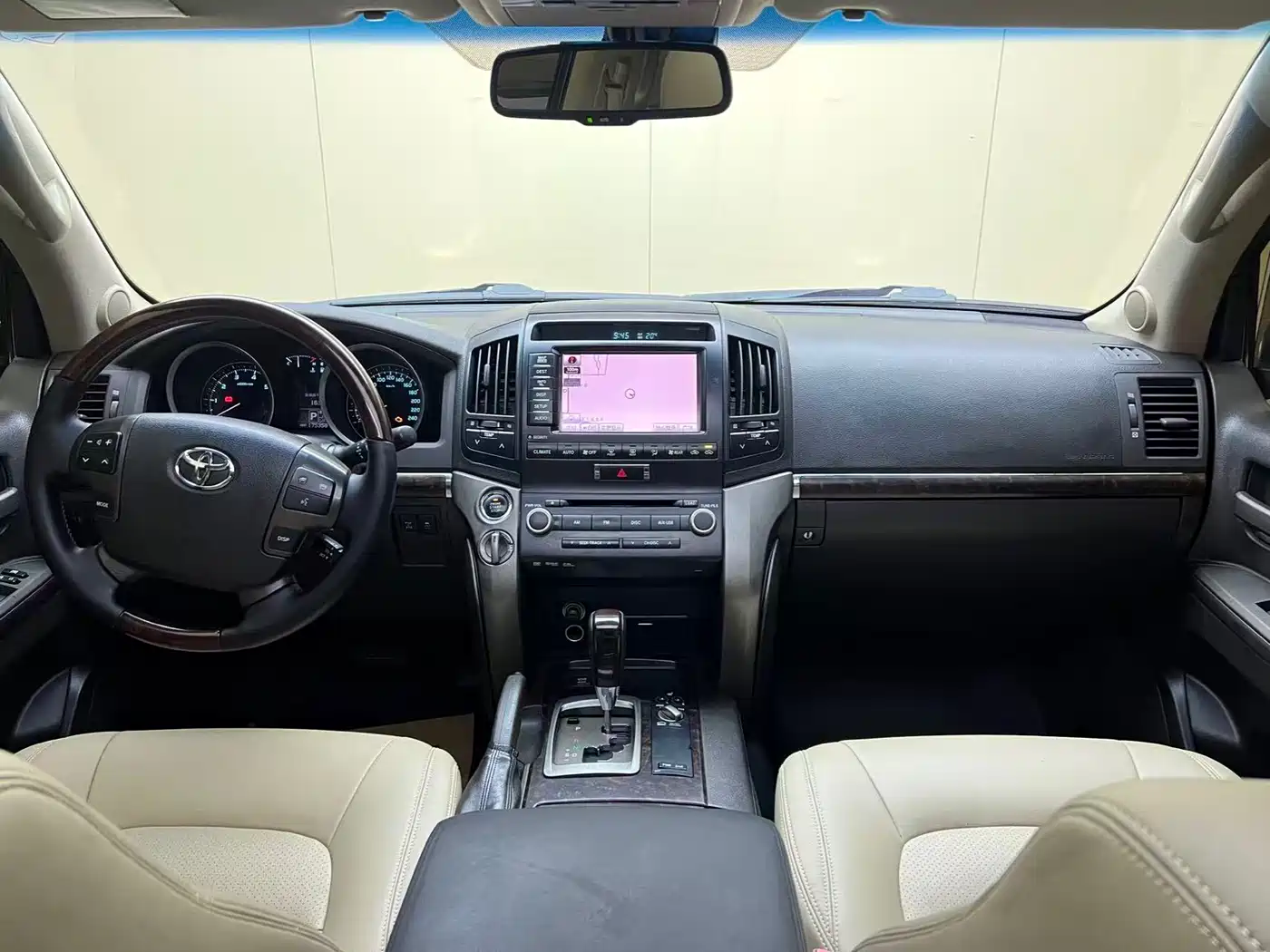 Toyota Land Cruiser 2010 Model 4.7L Automatic VX фото 11