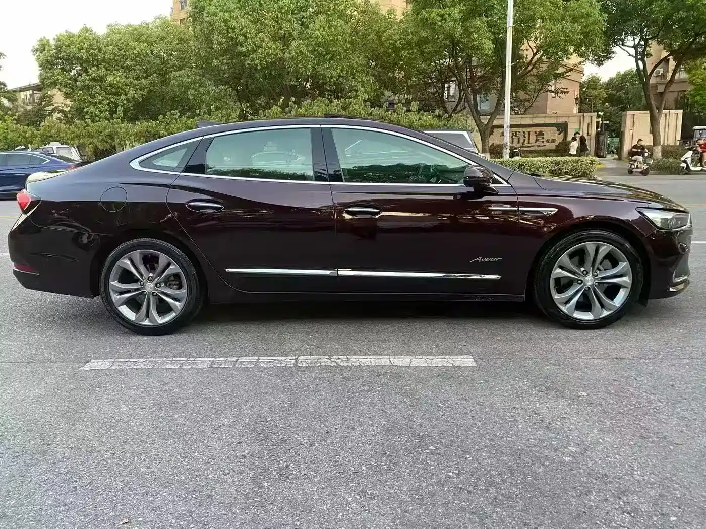 Photo 6 - Buick LaCrosse