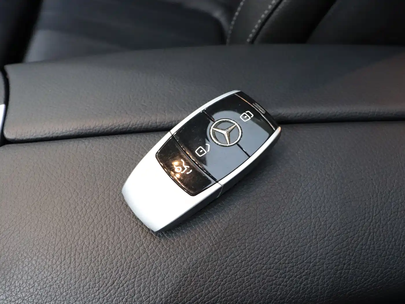 Mercedes-Benz E-Class 2022 Second Facelift E 300 L Fashion фото 14