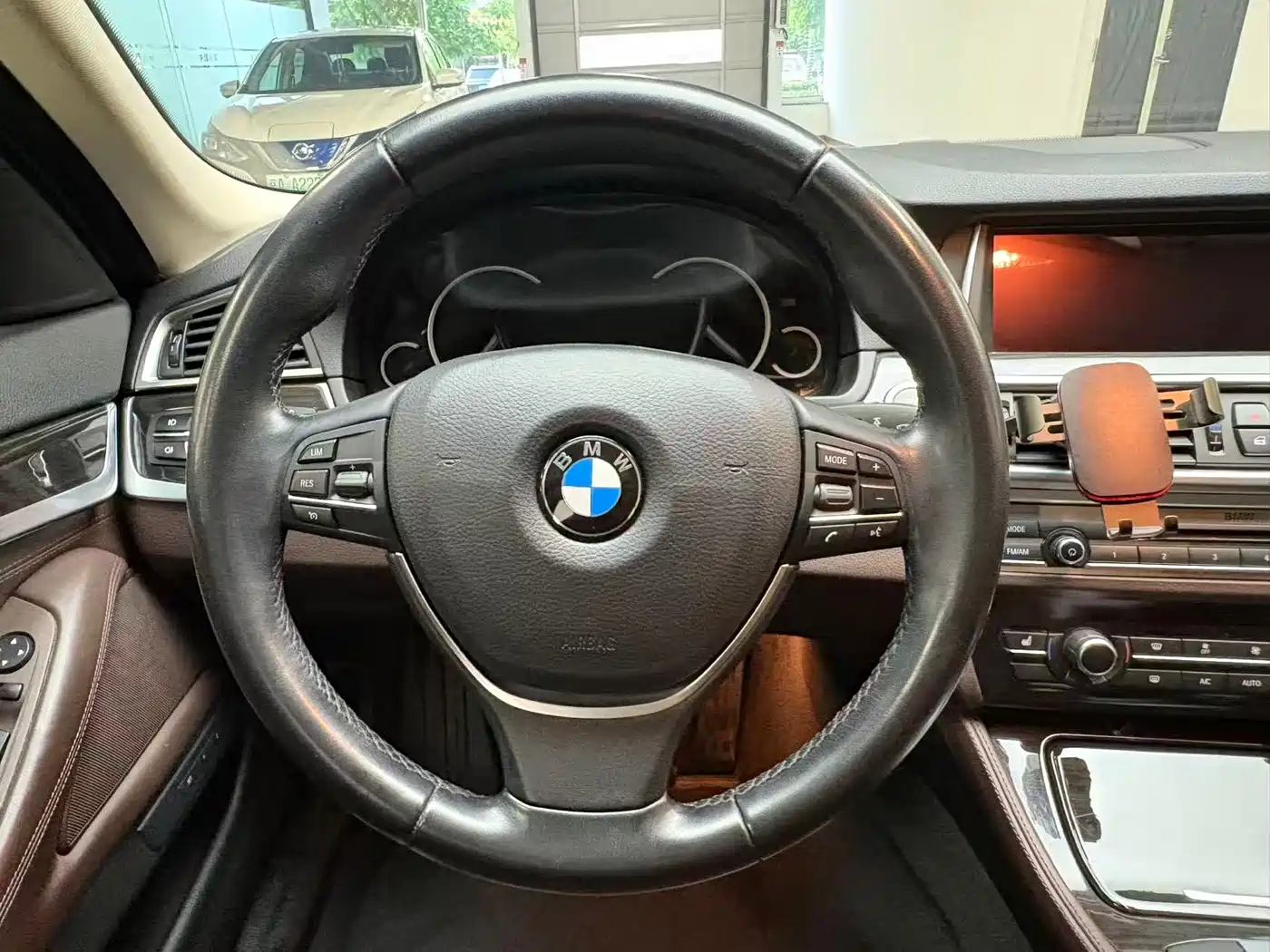 BMW 5 Series 2014 525Li Luxury Design Package фото 24
