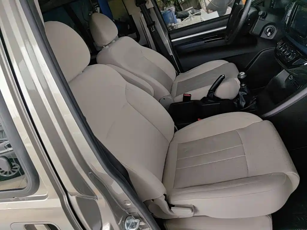 Dongfeng Fengxing Lingzhi 2025 2023 M5L 1.6L Basic 7-seater