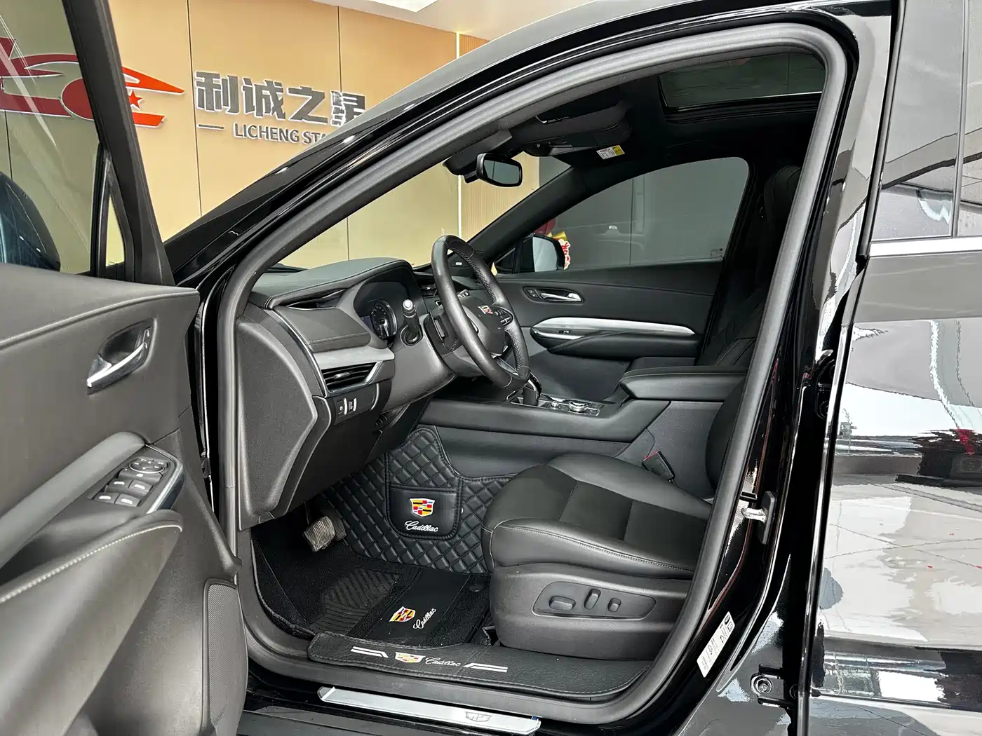 CADILLAC XT4