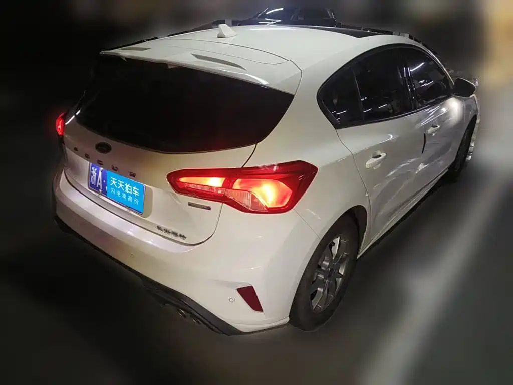 Фото 2 - Ford Focus