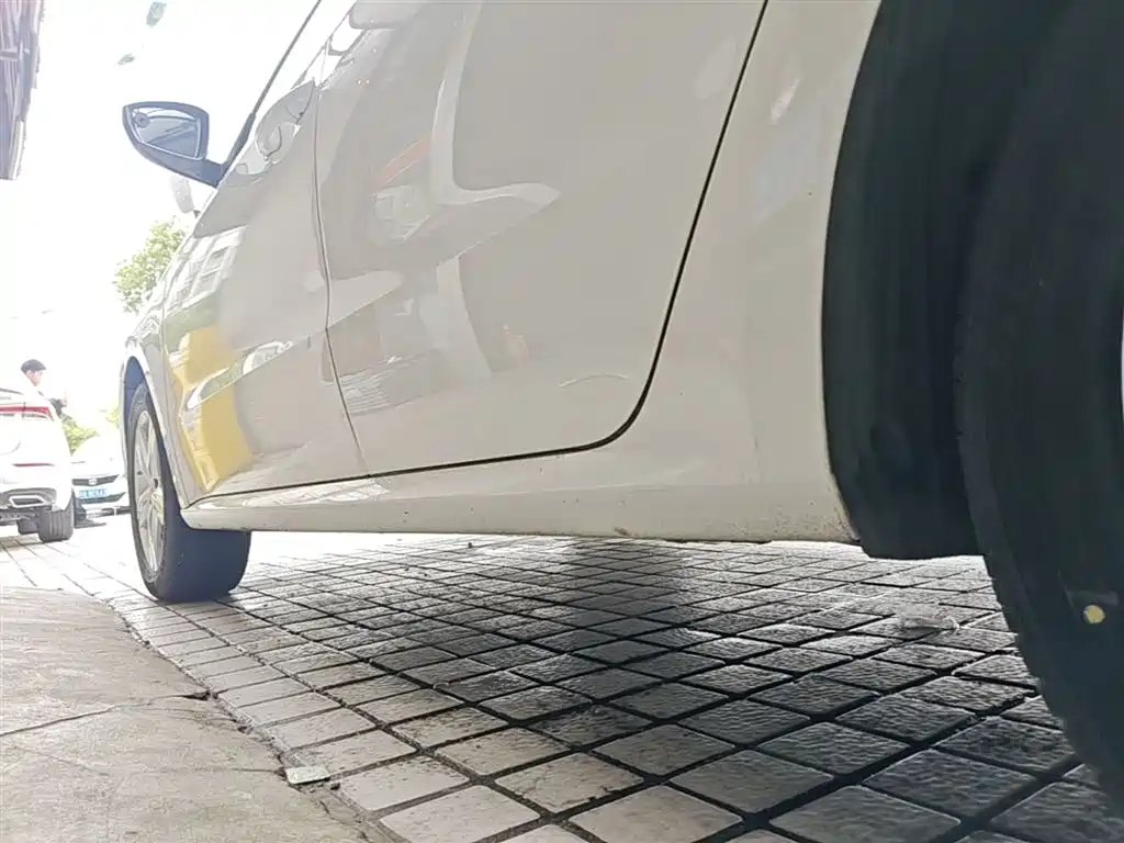 Volkswagen Lavida 2017 1.6L Automatic Trend Edition фото 22