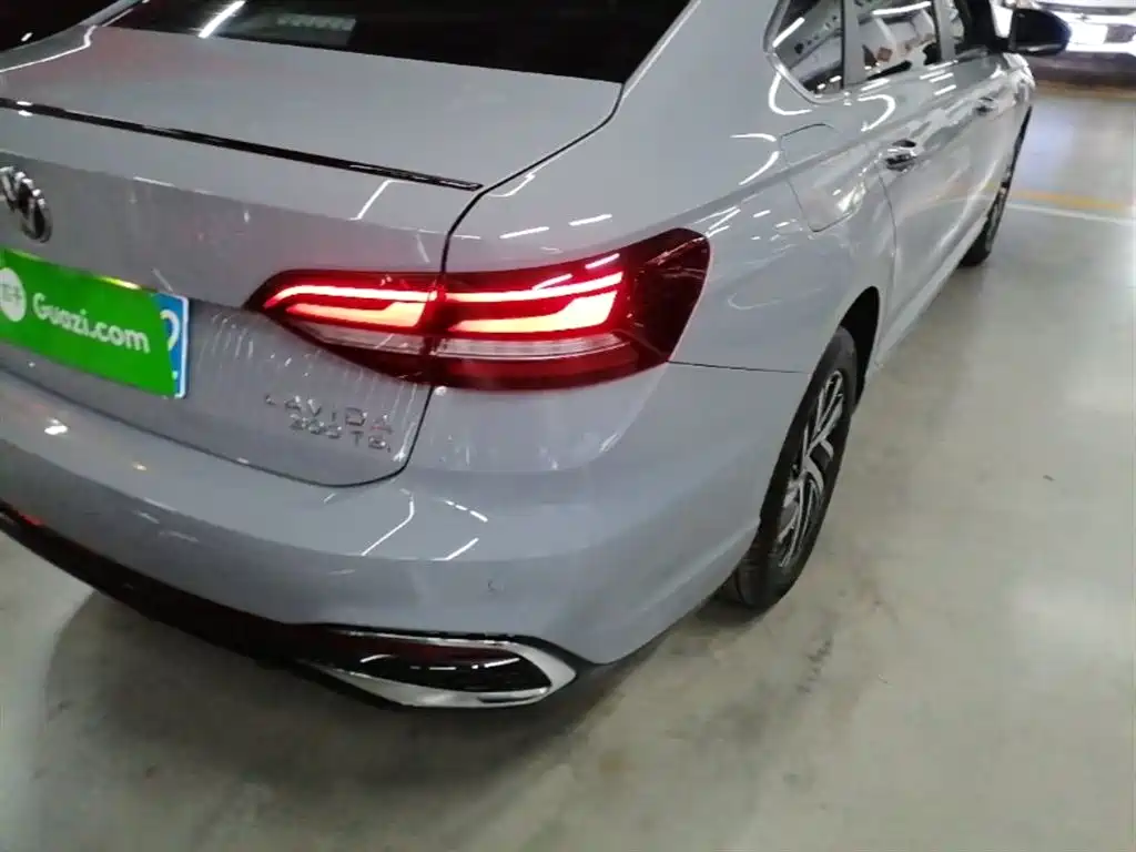 Volkswagen Lavida 2023 300TSI DSG Starlight Full Comfort Edition фото 8