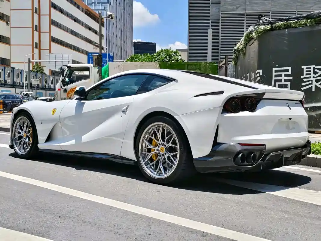 Ferrari 812 2018 2017 6.5L Superfast