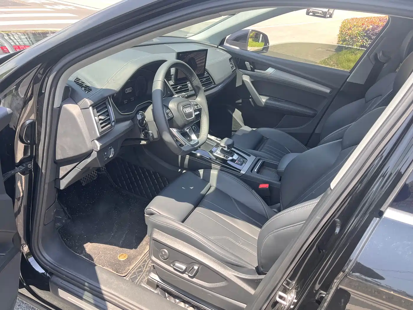 Audi Q5L 2024 Model 40 TFSI Luxury Dynamic фото 4