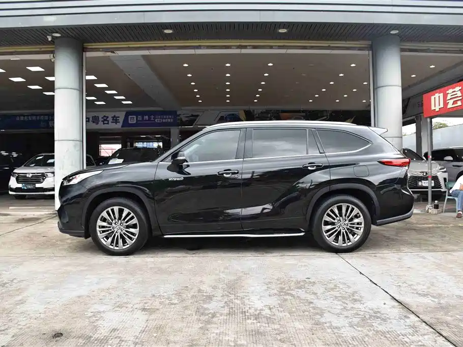 TOYOTA HIGHLANDER