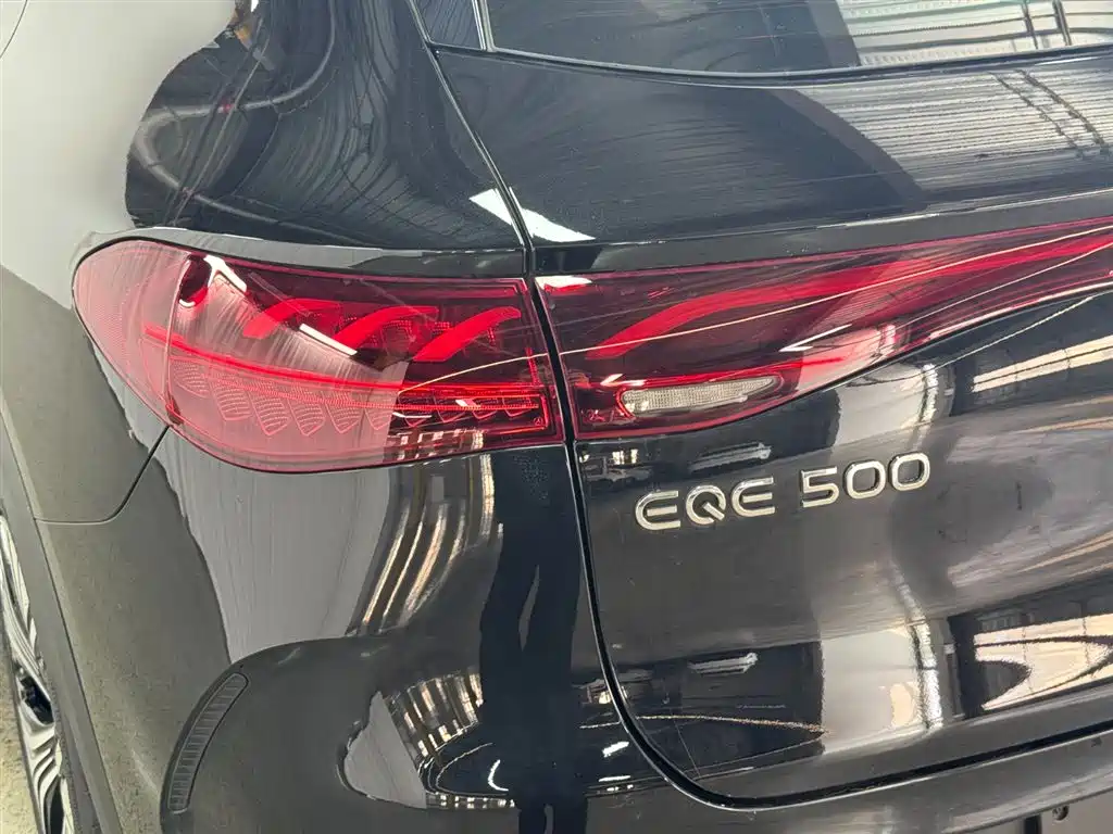 MERCEDES-BENZ EQE SUV