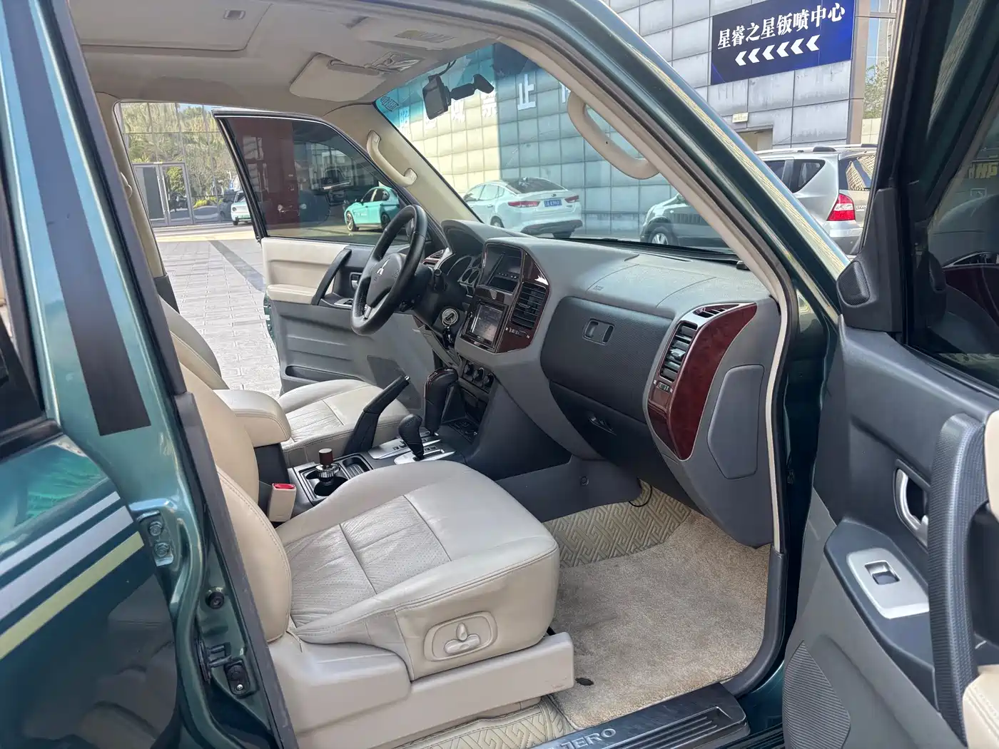 Mitsubishi Pajero 2011 Mitsubishi Pajero V73 3.0L AT GLS фото 12