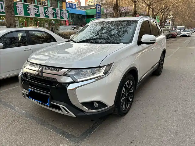 MITSUBISHI OUTLANDER