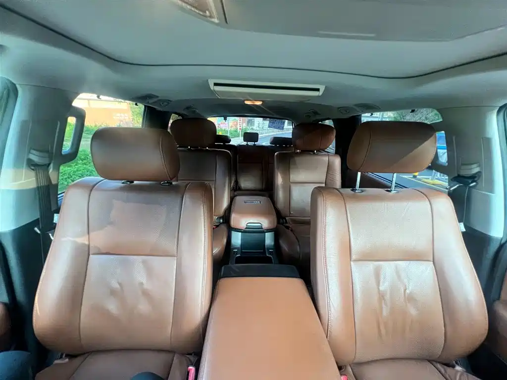 Toyota Sequoia 2010 5.7 Platinum Edition фото 10