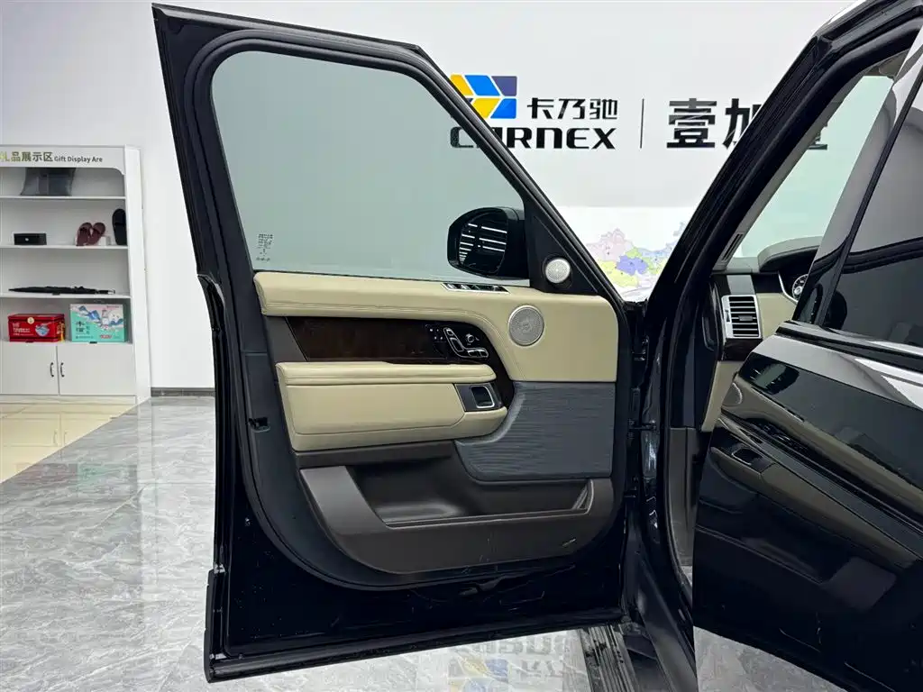 Land Rover Range Rover 2022 3.0 L6 360PS Heritage Edition фото 5