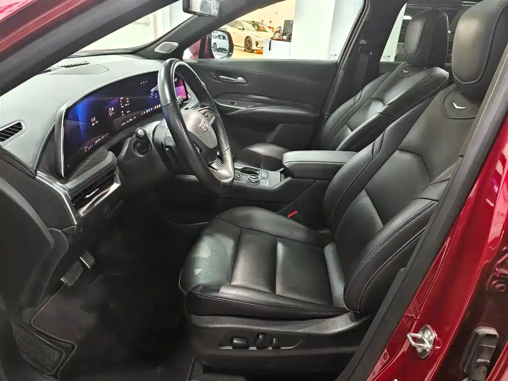 CADILLAC XT4