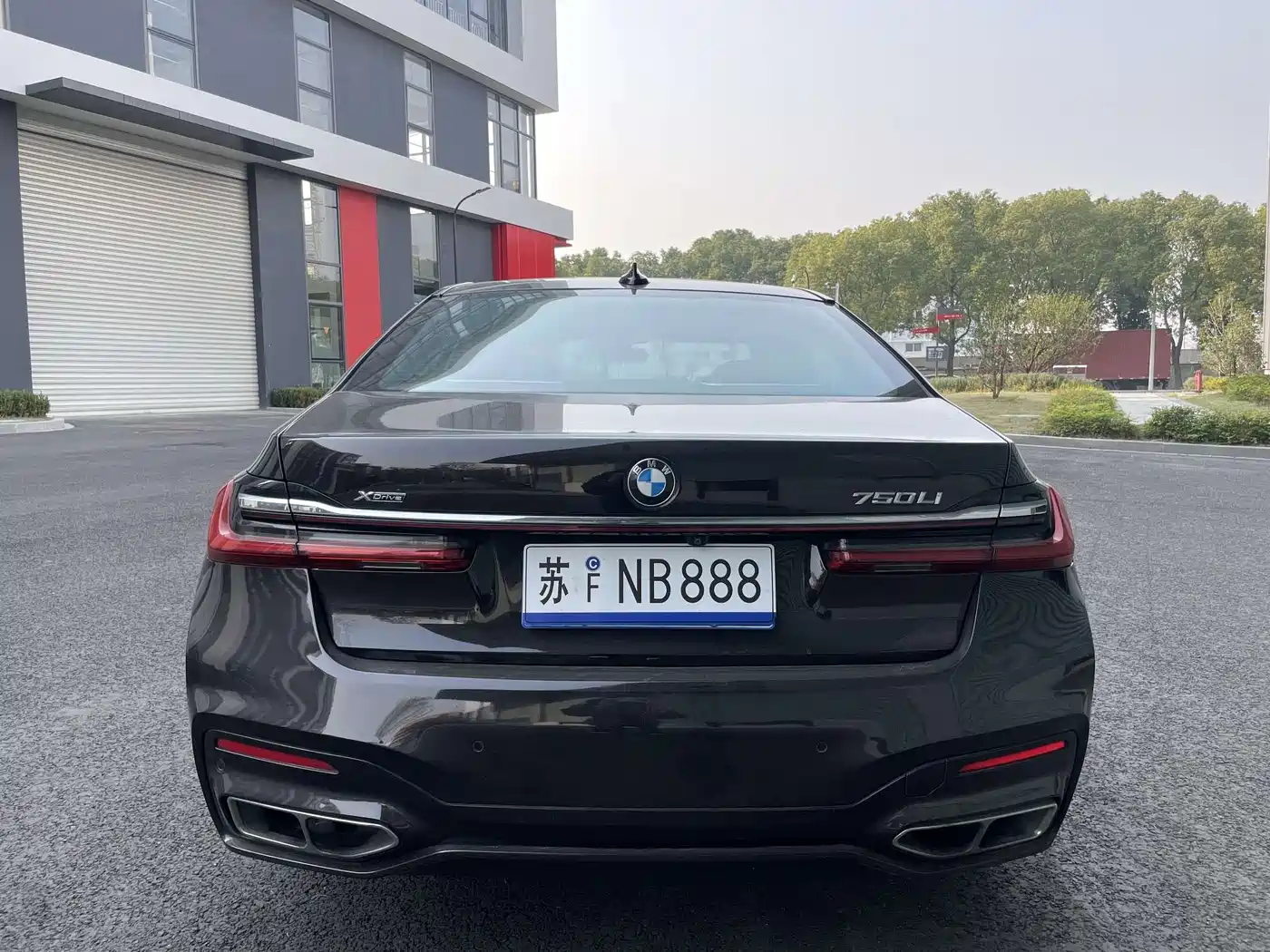 BMW 7 Series 2017 750Li xDrive Personalized Custom Edition 5-Seater фото 5