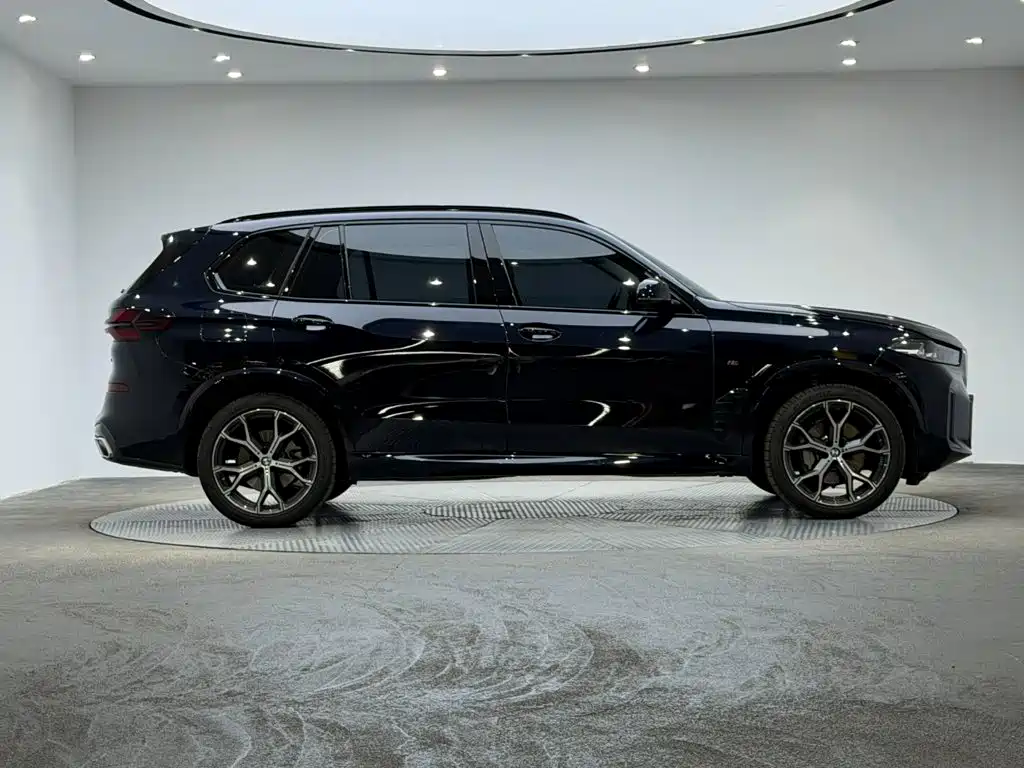 BMW X5 2026 2025 Model xDrive 30Li Exclusive M Sport Blackout Package
