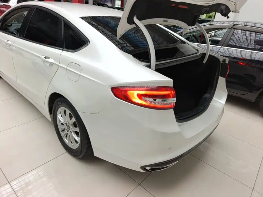 Фото 5 - Ford Mondeo