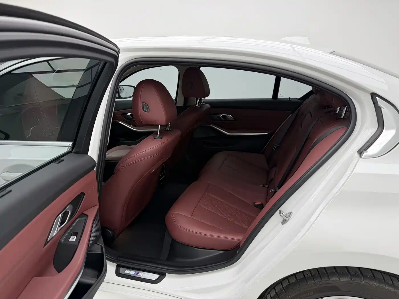 BMW 3 Series 2023 320Li M Sport Package фото 9