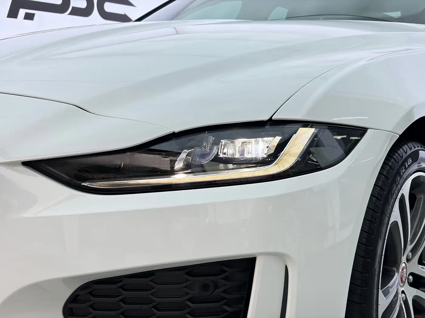 Jaguar XEL 2021 2.0T 250PS R-DYNAMIC S Progressive Sport Edition фото 5