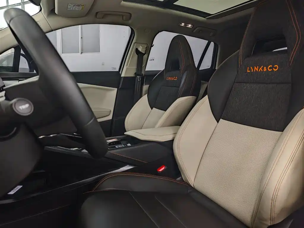 Lynk & Co 06 EM-P 2022 PHEV 84KM Range Pro фото 20