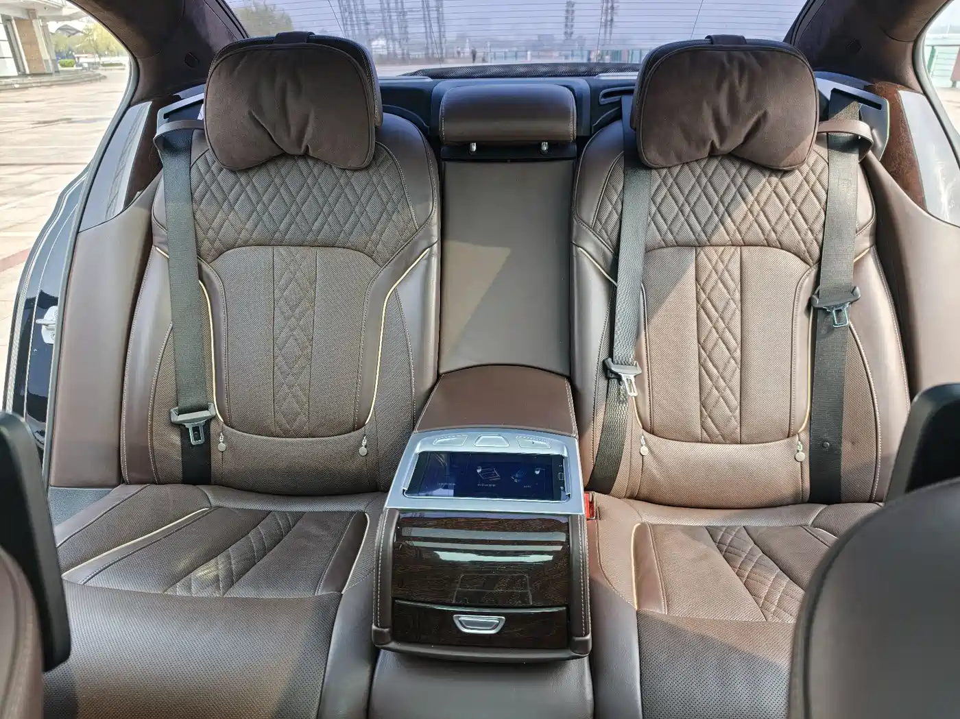 BMW 7 Series 2017 740Li xDrive Luxury Edition фото 27