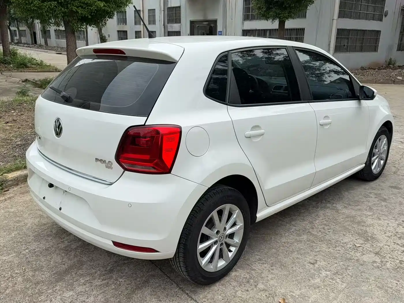Volkswagen Polo 2016 1.6L Automatic Luxury фото 7
