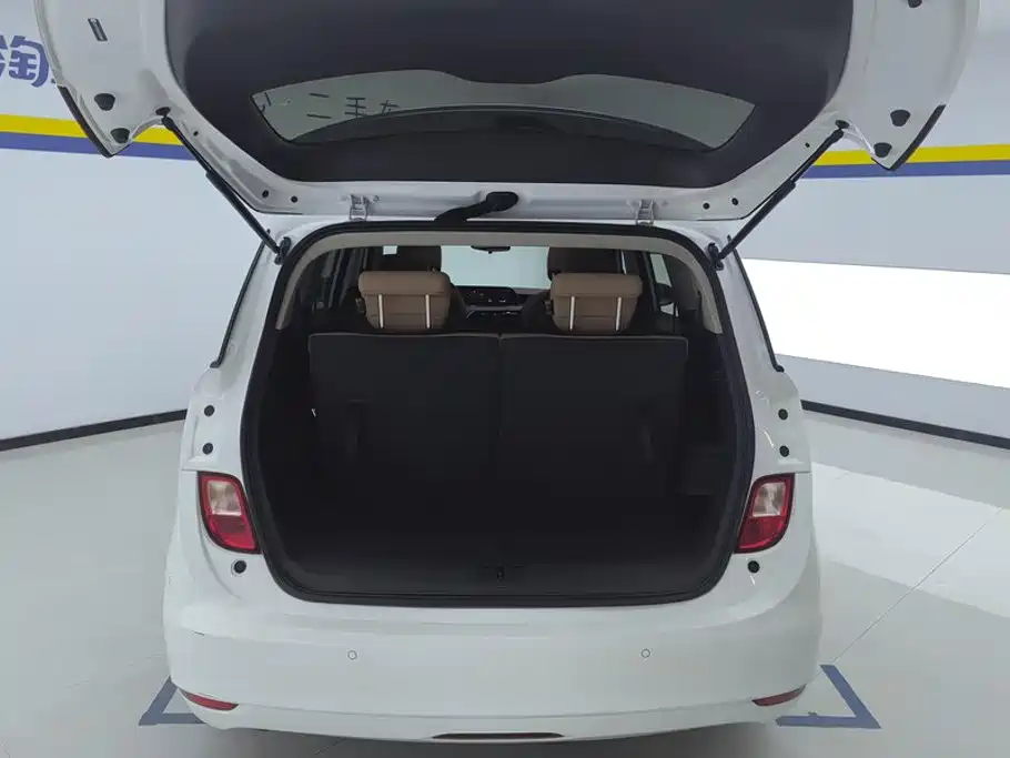 Photo 4 - Buick GL6