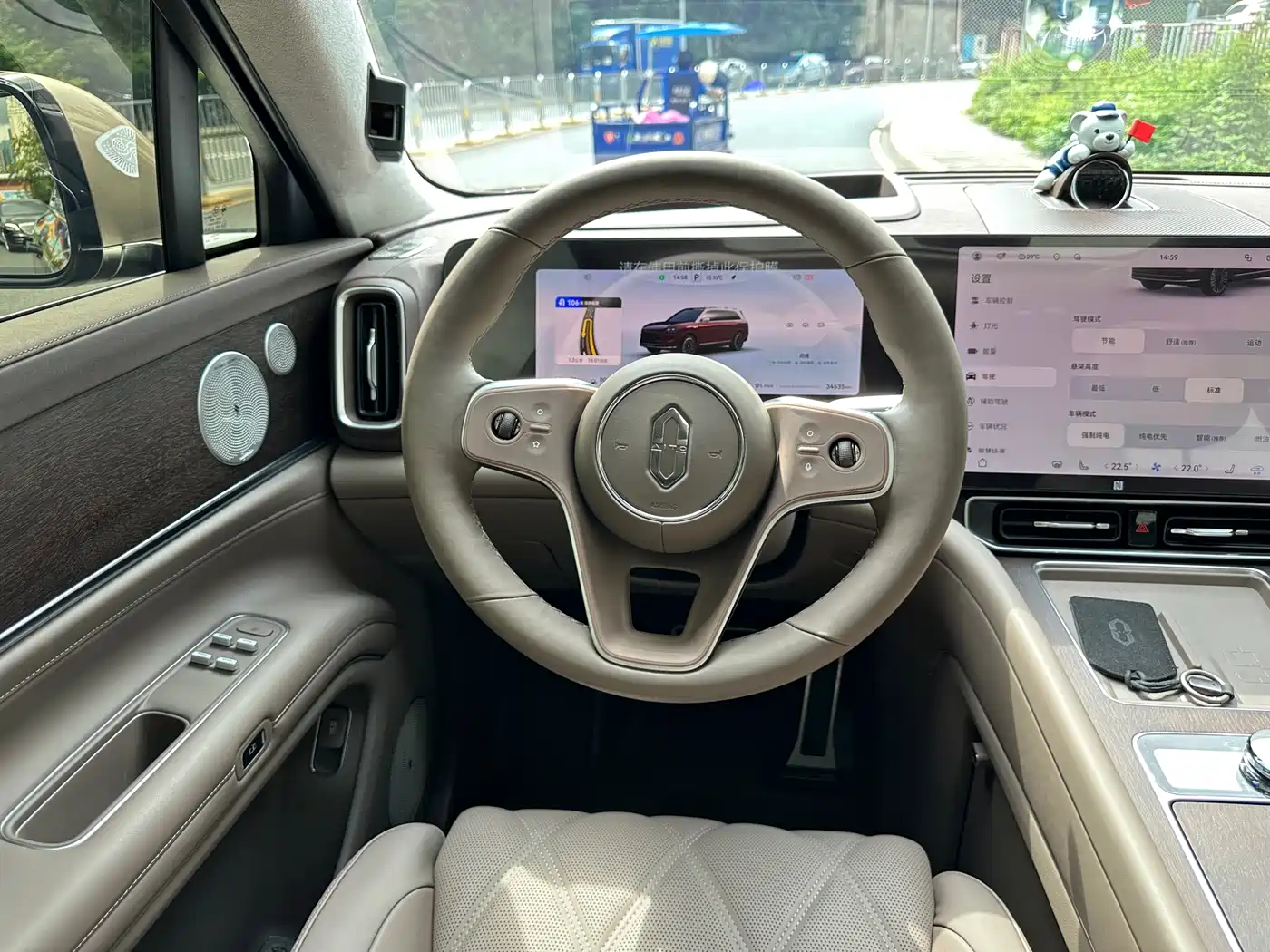 AITO Wenjie AITO M9 2025 Extended Range Max 52kWh 6-Seater фото 14
