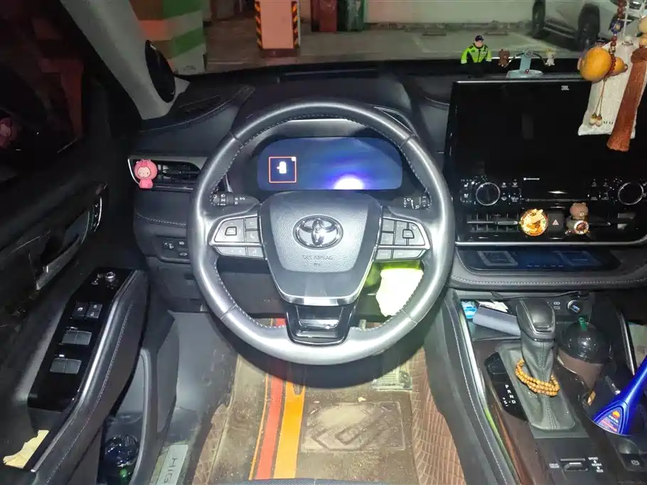 TOYOTA HIGHLANDER