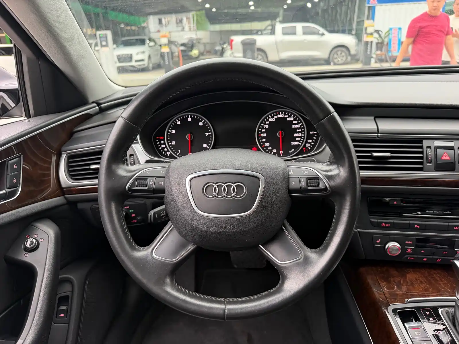 Фото 6 - Audi A6L