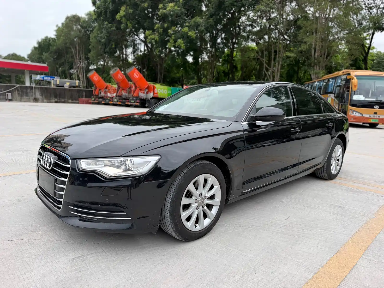 Фото 1 - Audi A6L