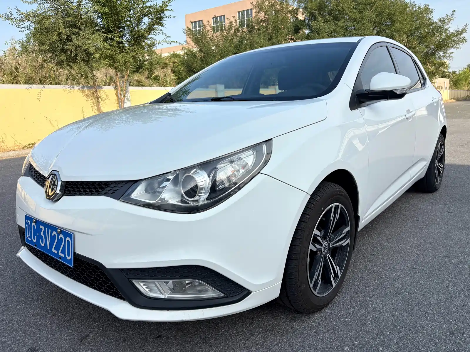 Фото 1 - MG MG5