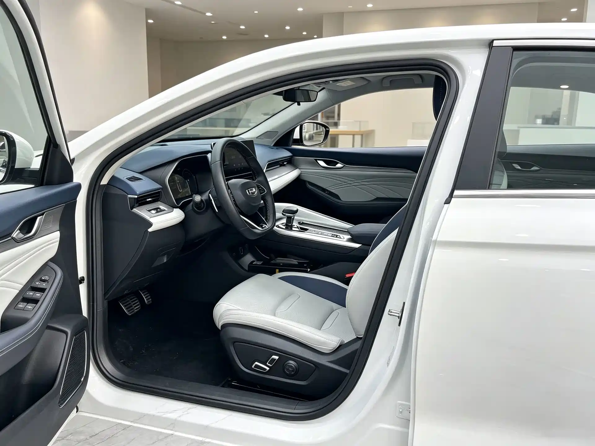 Фото 4 - Geely Preface