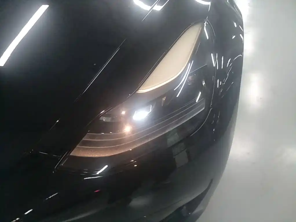 Photo 24 - Tesla Model 3