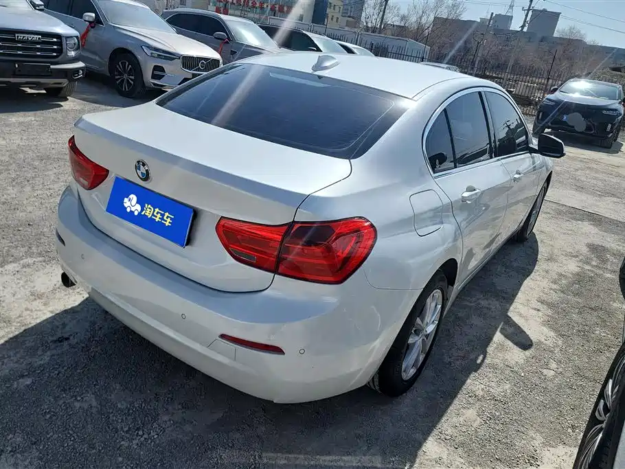 BMW 1 Series 2018 118i Fashion Edition фото 3