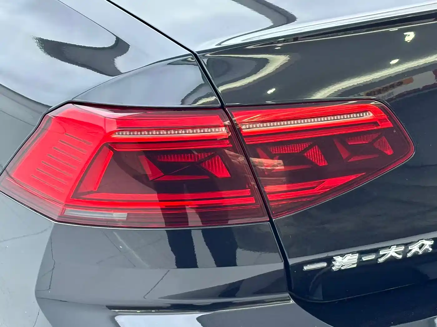 Volkswagen Magotan 2021 330TSI DSG 30th Anniversary Edition фото 17