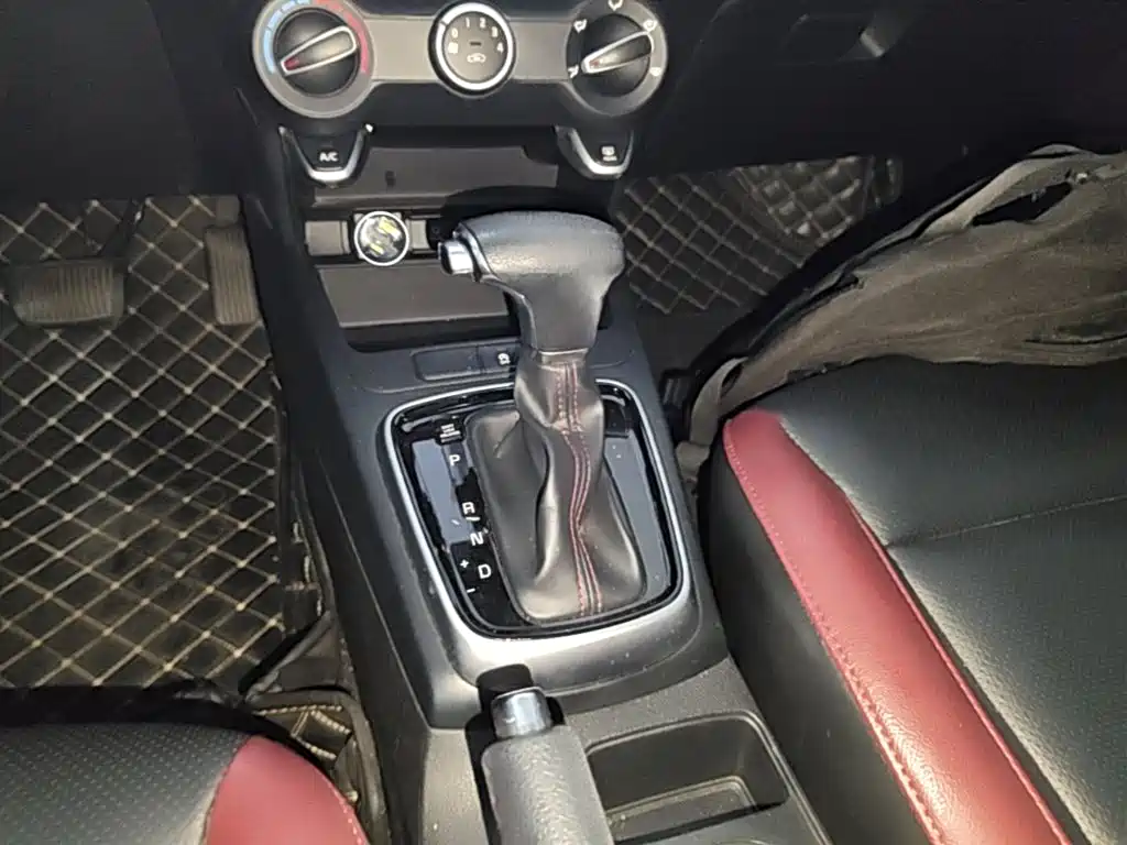 Kia KX CROSS 2018 2017 1.4L AT GLS