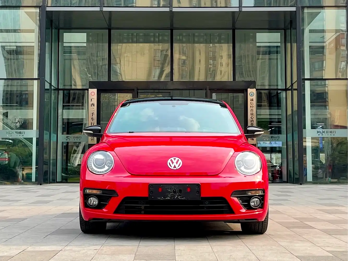 Volkswagen Beetle 2018 180TSI Trend Joy Edition фото 2