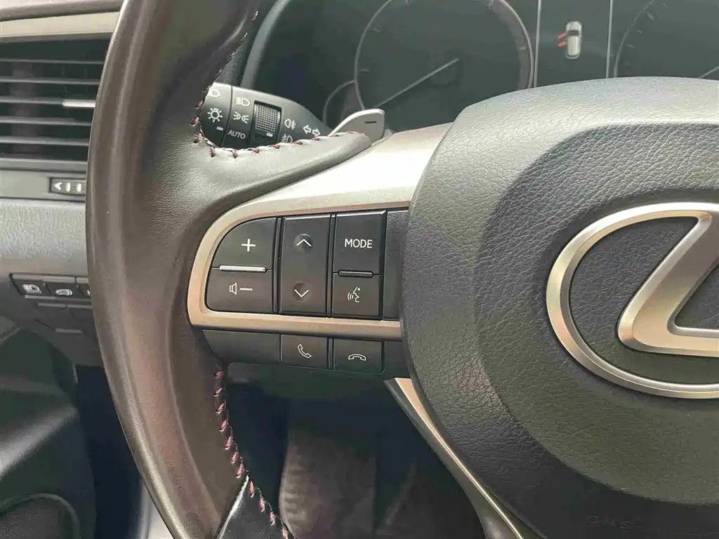Lexus RX 2020 Facelift 300 AWD Elegance Edition фото 25