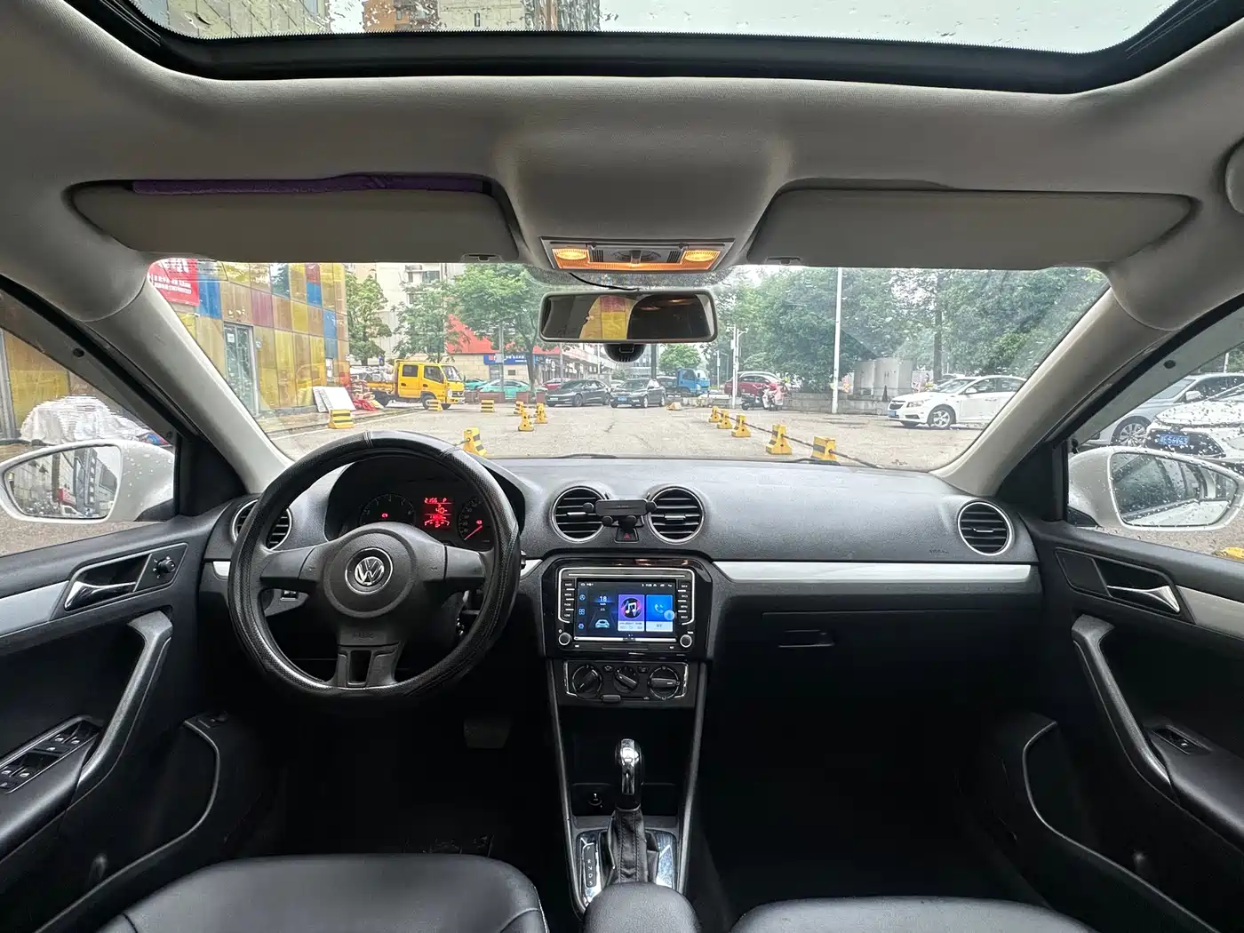 Volkswagen Jetta 2015 1.6L Auto Comfort фото 12