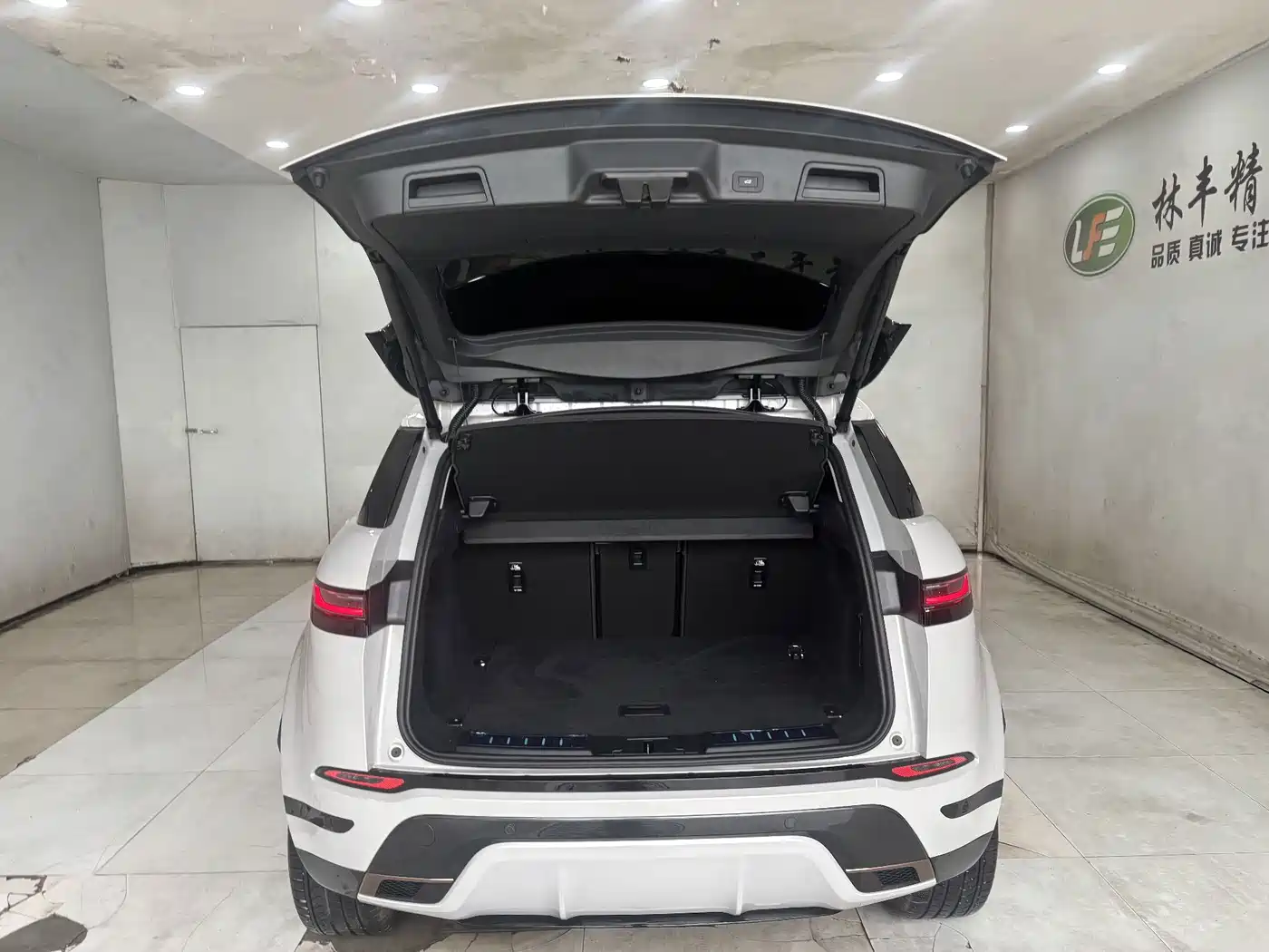 Land Rover Range Rover Evoque 2026 2024 Range Rover Evoque L 249PS Light Master Edition