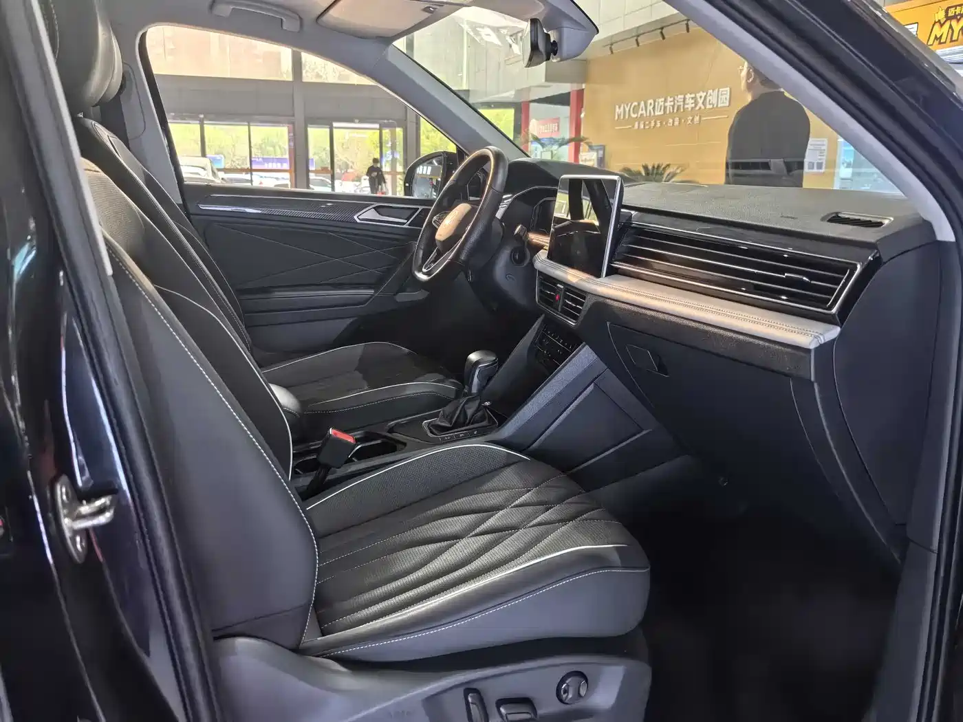Volkswagen Tiguan L 2022 330TSI Auto 2WD R-Line Premium Edition фото 11